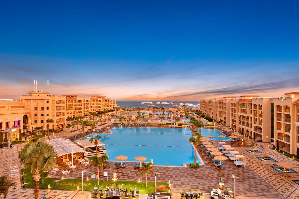 PICKALBATROS WHITE BEACH RESORT - HURGHADA